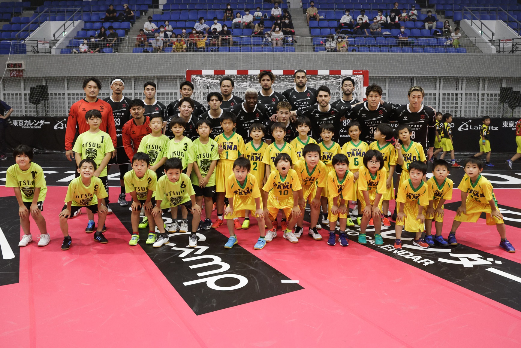 小学生チームが日本ハンドボールリーグのホーム戦でプレー ～ 演出を体験！東京のチーム同士の対決“CROSSTOWN DERBY”を観戦！ ～